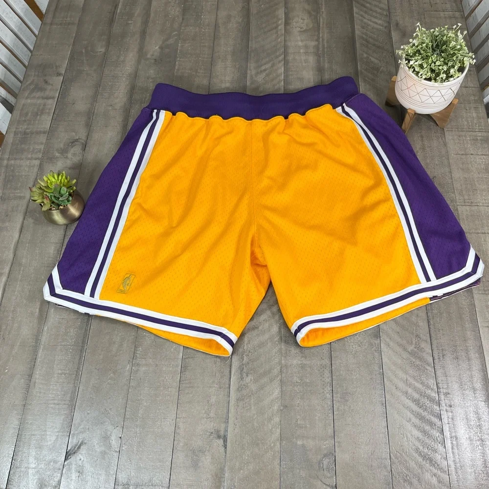 Mitchell & Ness Gold NBA Los Angeles Lakers 1996-97 Swingman Shorts Sz 2XL - Picture 2 of 5